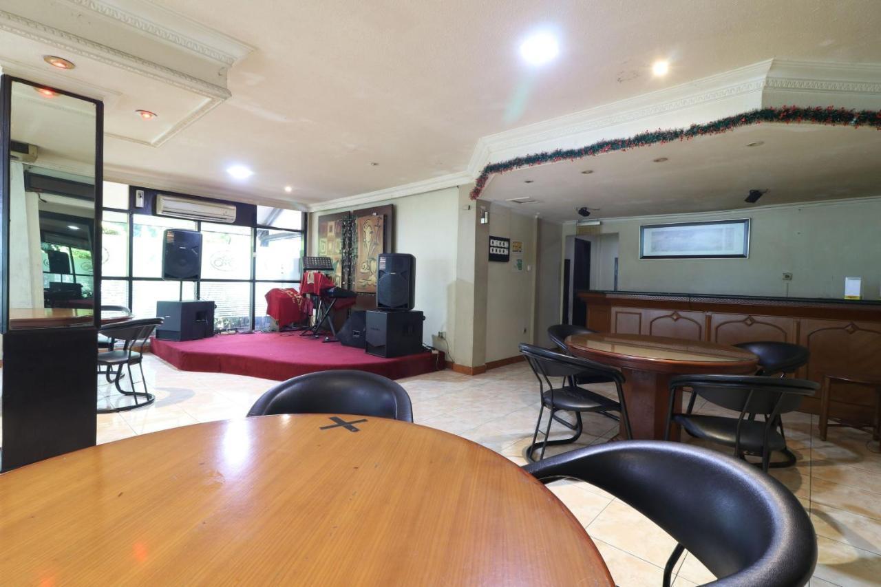 C'One Hotel Pulomas Jakarta Bagian luar foto