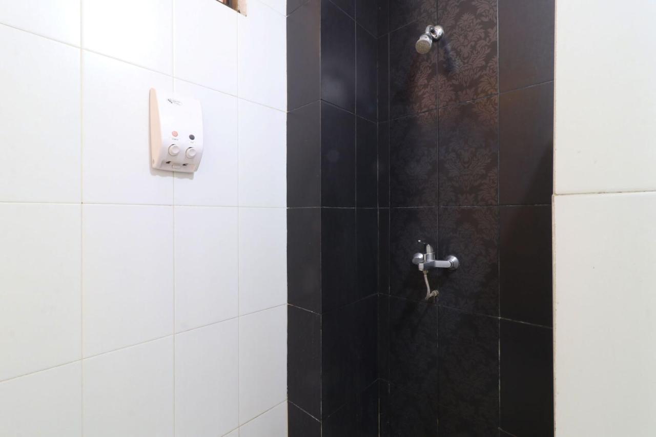 C'One Hotel Pulomas Jakarta Bagian luar foto
