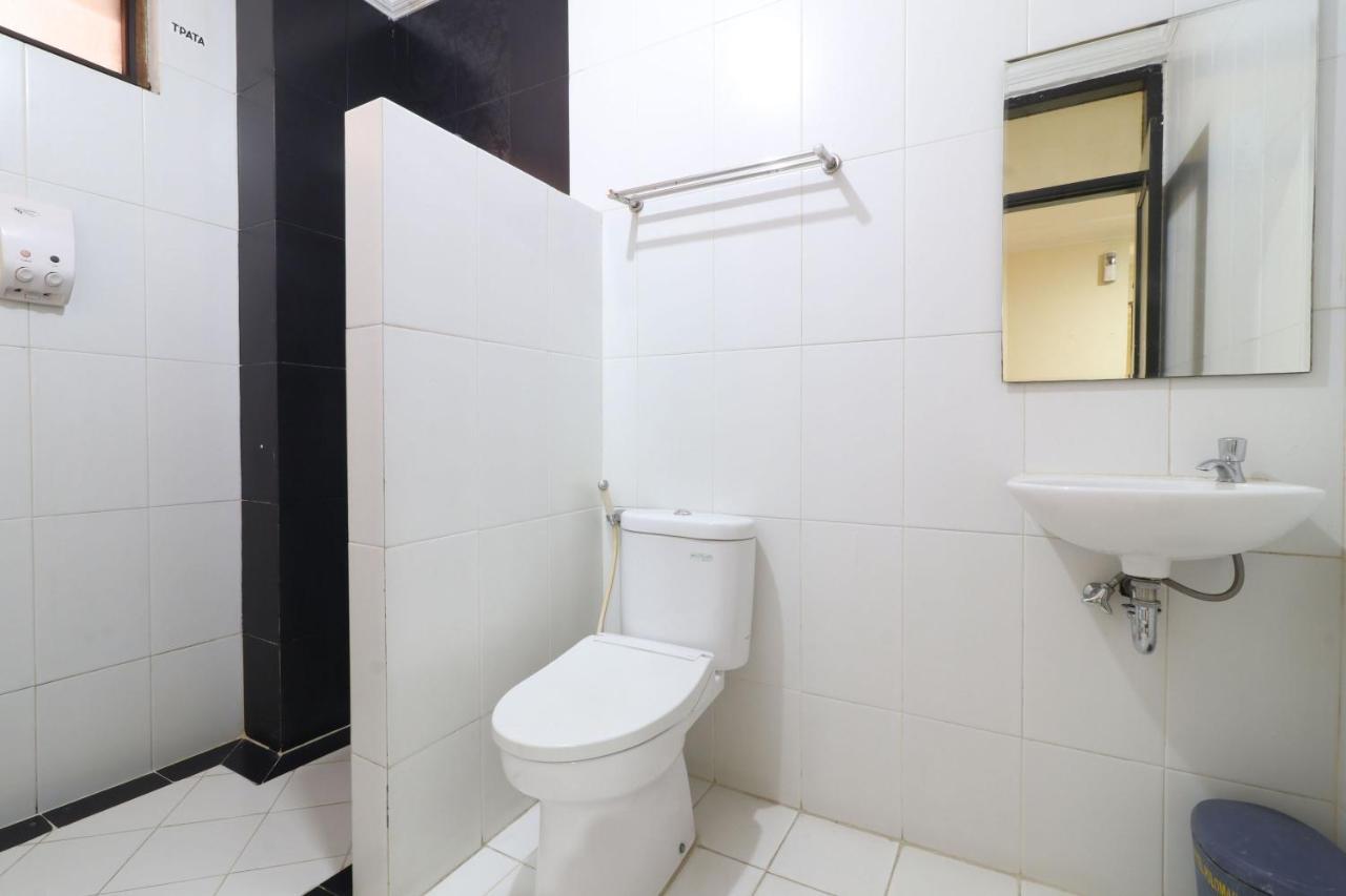 C'One Hotel Pulomas Jakarta Bagian luar foto