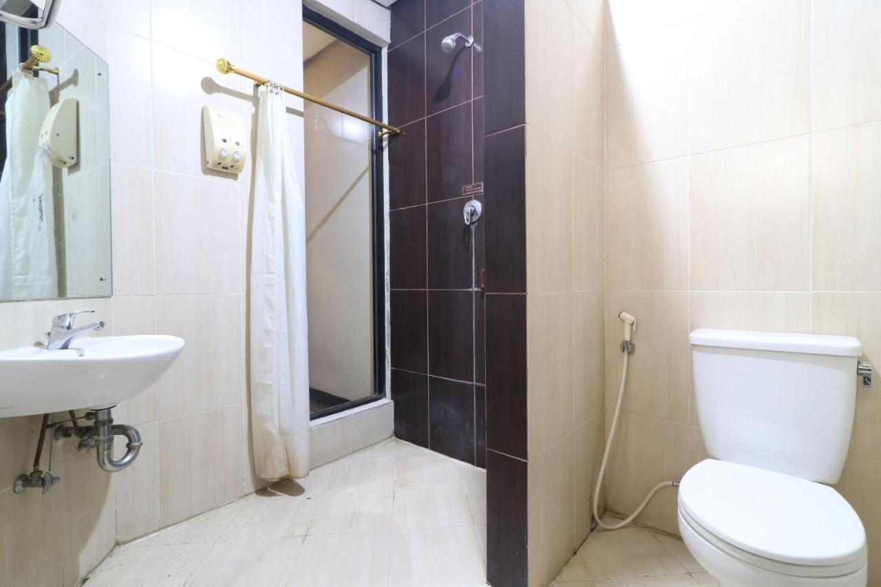 C'One Hotel Pulomas Jakarta Bagian luar foto