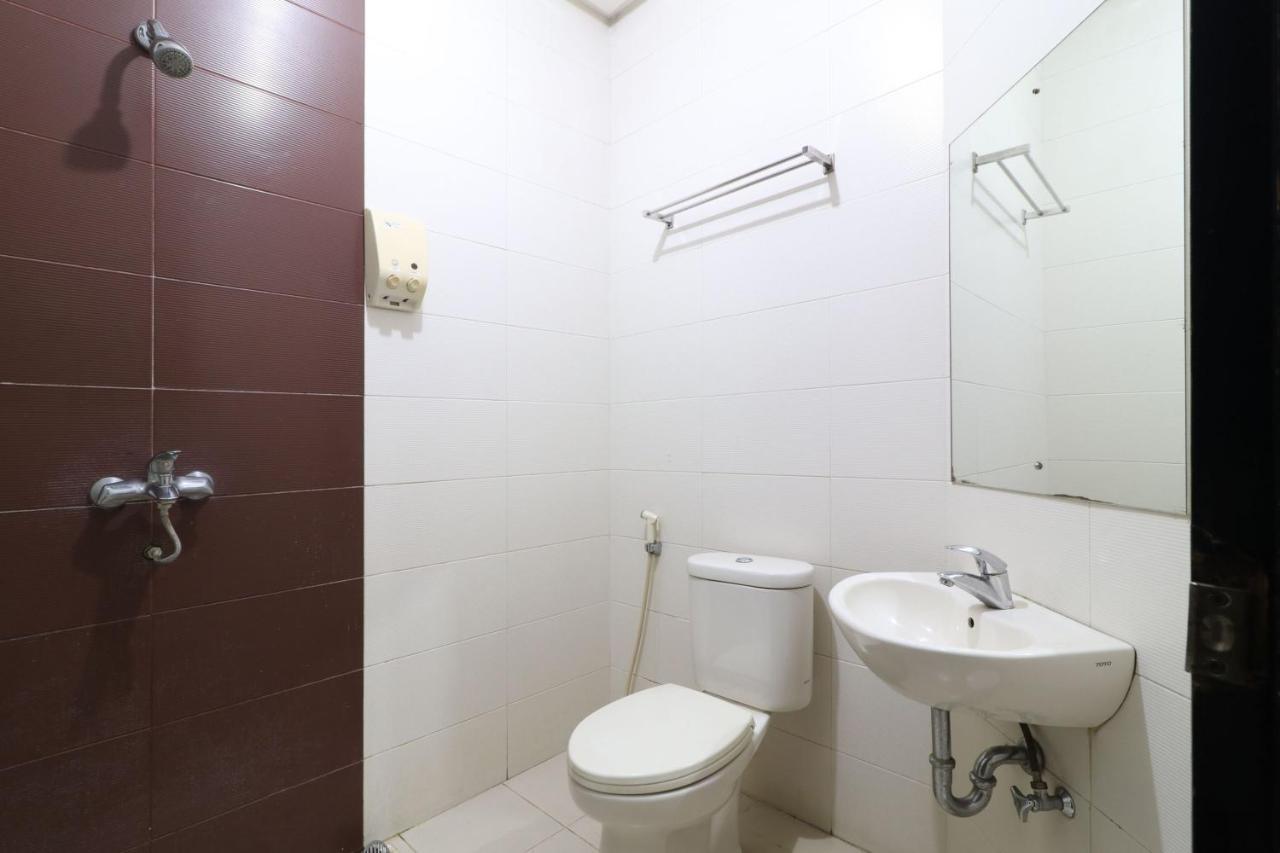 C'One Hotel Pulomas Jakarta Bagian luar foto