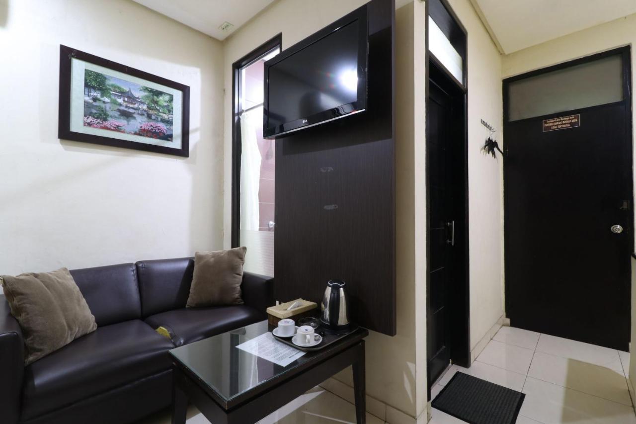 C'One Hotel Pulomas Jakarta Bagian luar foto